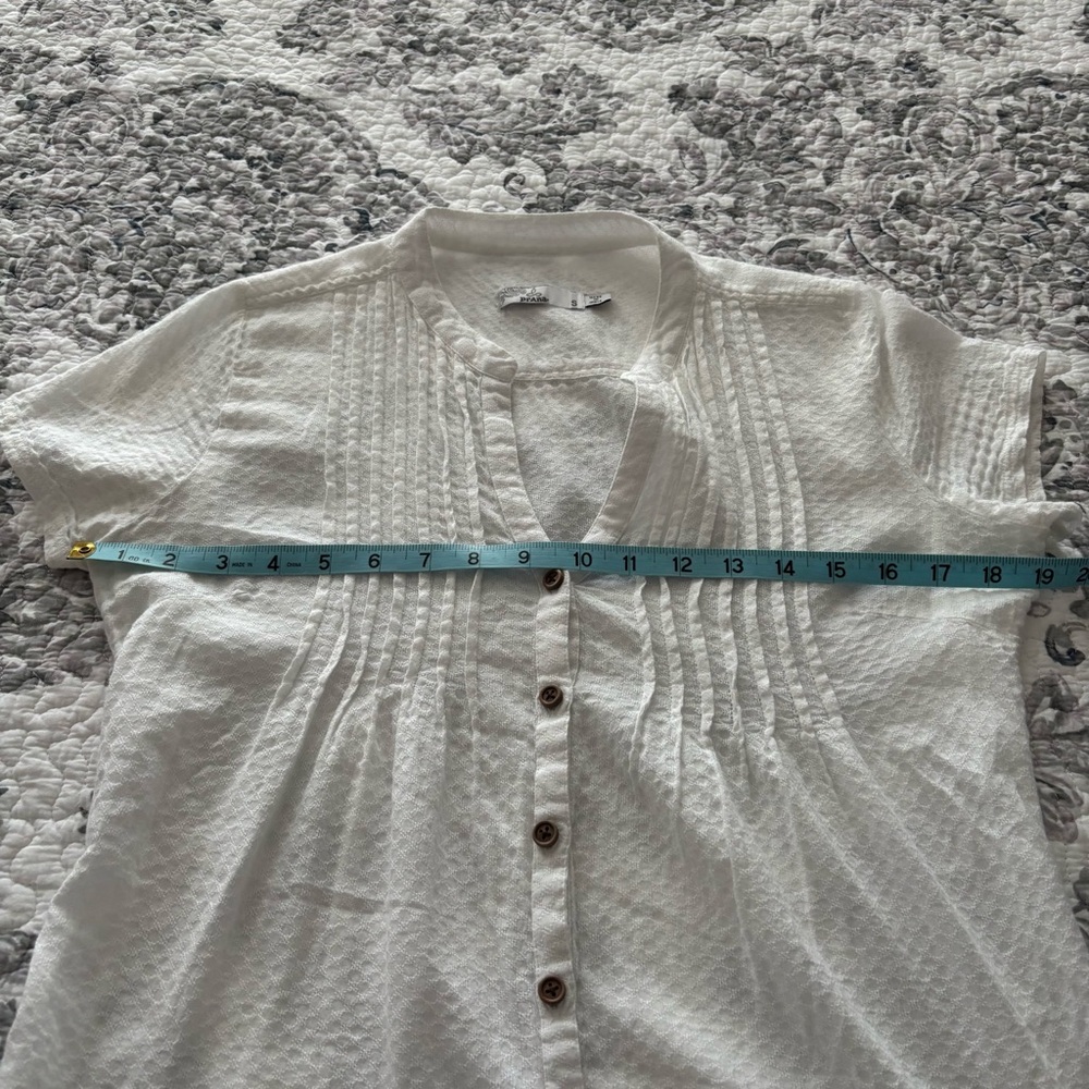 Prana Women's White Pleated Button-Up Blouse. Size Small saw - Picture 6 of 10